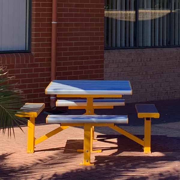 600x600-2448 Felton Industries Pedestal Park Setting