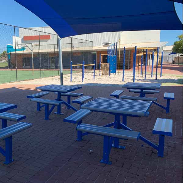 600x600-2455 Felton Industries Pedestal Park Setting